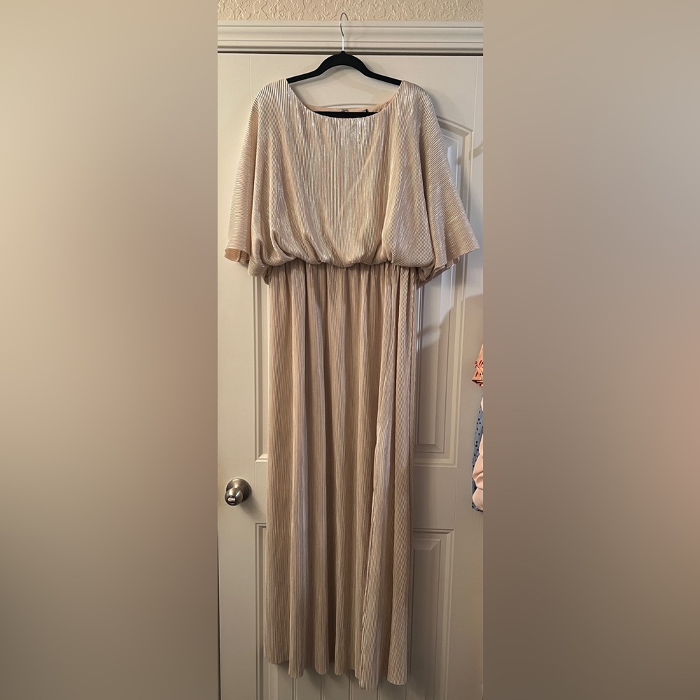 Size 1X Gold dress